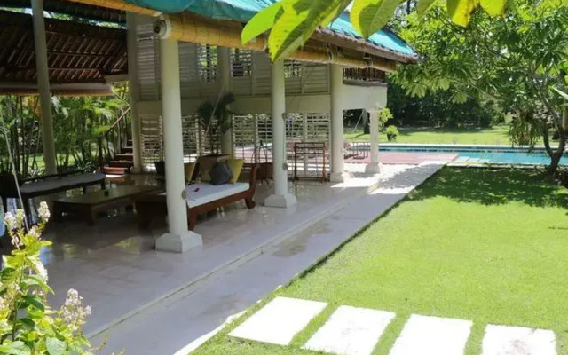 Exotic Beach Villa Alamanda