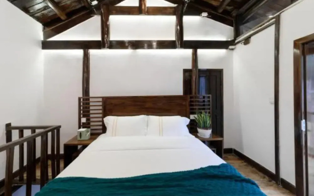 Floral Hotel Fenghuang Xinsu View