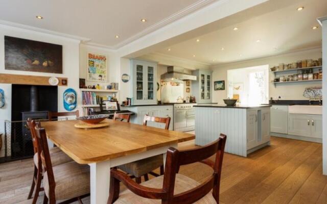 Veeve  5 Bed House Fitzwilliam Road Clapham