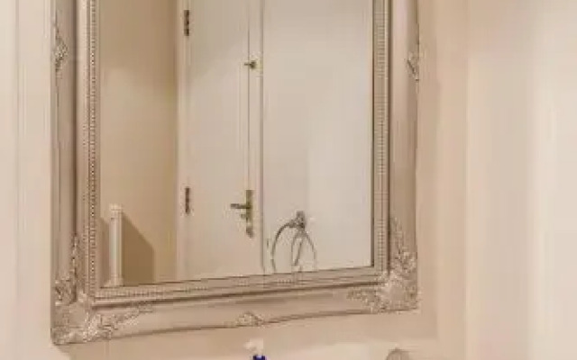 WhiteGates Apartment