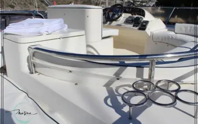 Marina ship