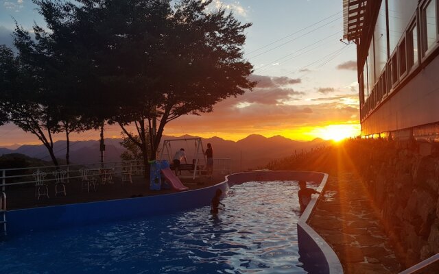 Danyang Mountain Pension