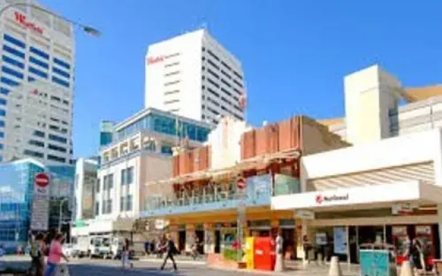 Bright Beachside Curlewis Apartment