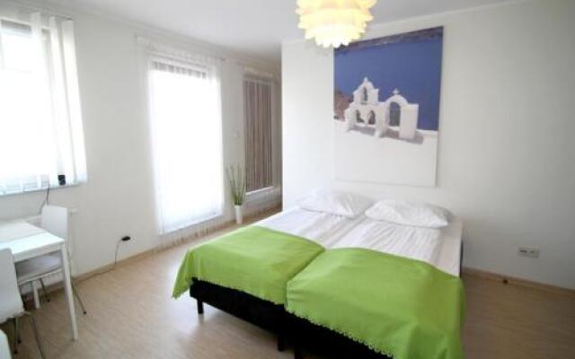 Yellow House Lodging