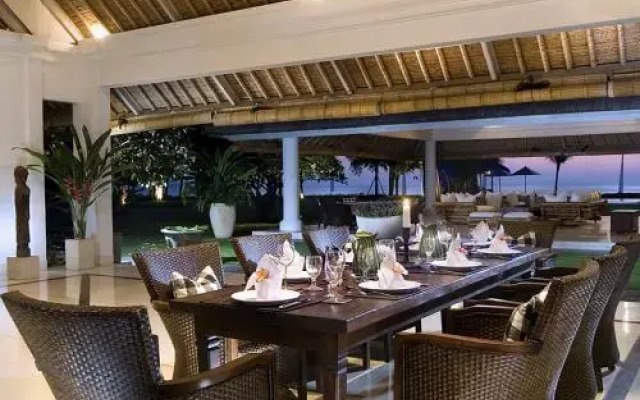 Villa Atas Ombak