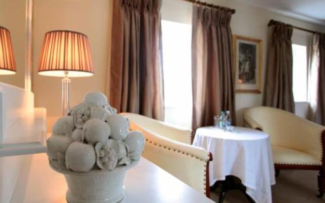 Danny Minnies Country House