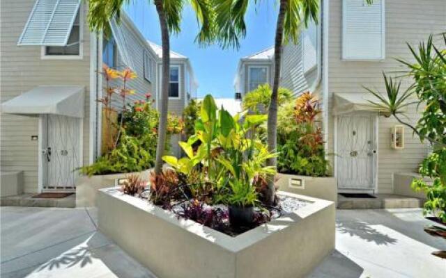 Duval Breeze by Avantstay Great Location Close to Beach & Nightlife Shared Pool! Week Long Stays