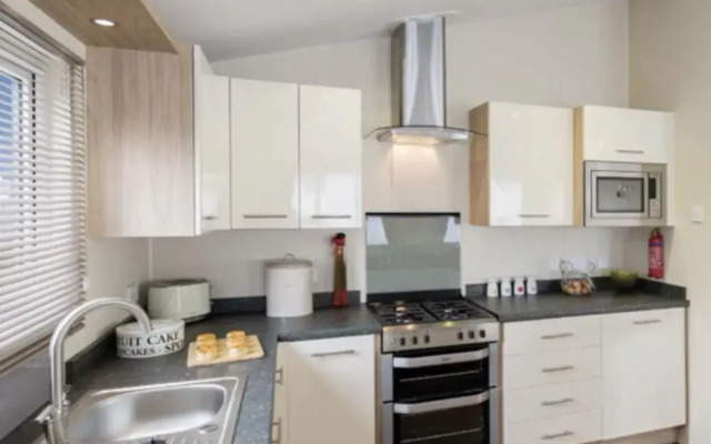 Luxury Lodge Embo