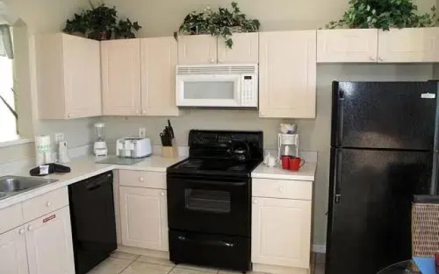 8008 King Palm Circle