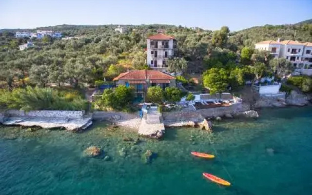 Melies Apartments