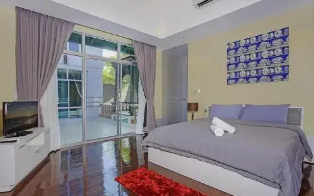Jomtien Waree 8 - 6 Bedroom Pool Villa