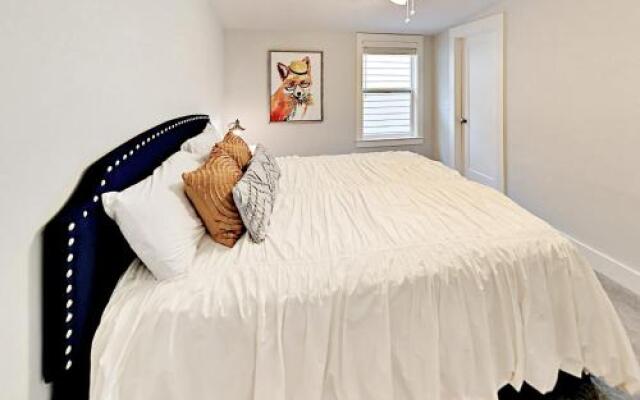 Nashville Duplex Home by RedAwning