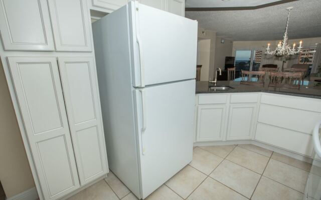 Inlet Reef 210 2 Bedroom Condo by RedAwning