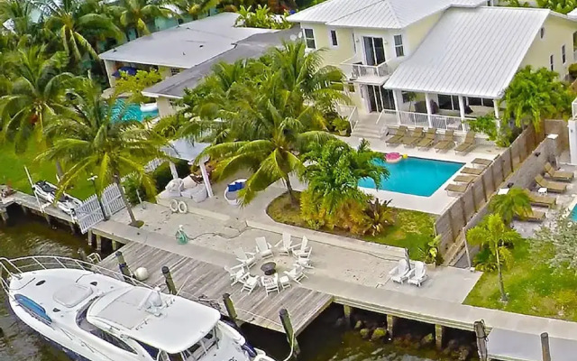 Luxurious Waterfront Villa W Heated Saltwater Pool