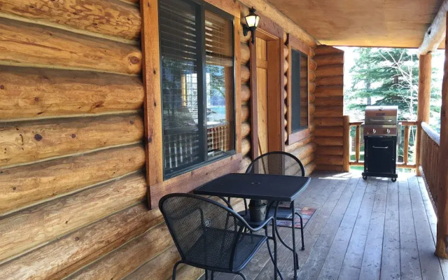 Somer's Bay Log Cabin lodging