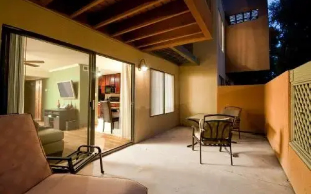 Sunscape Villas Contemporary Lower - 2 Br Condo