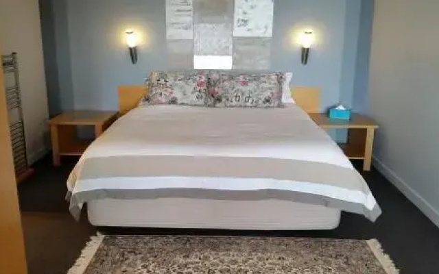 Rosevear's Vineyard Retreat