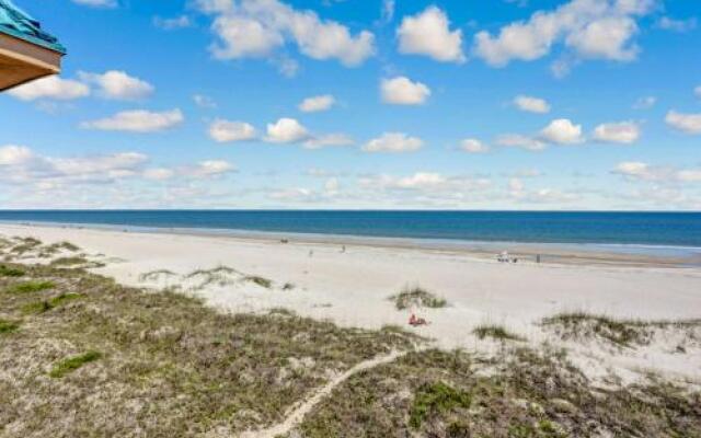 Coral Sands Beautiful Condominium by RedAwning