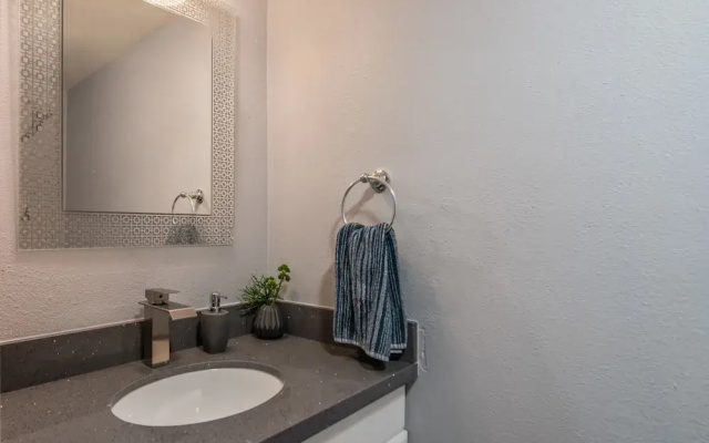 Modern 3BR With Pool Near Old Town by WanderJaunt