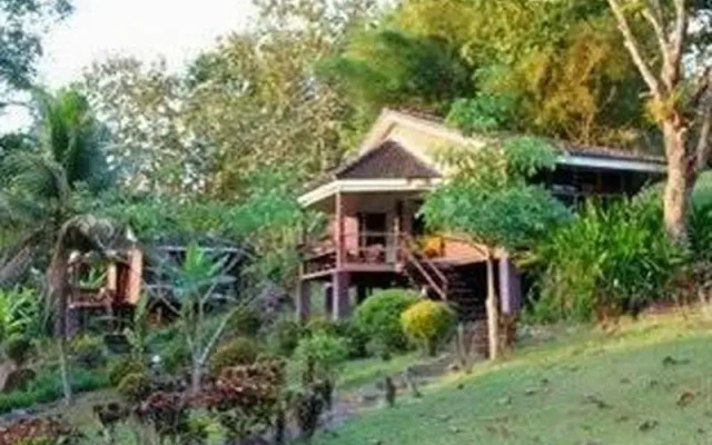 Baan Rimdoy Resort