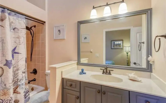 Splashing Dolphins - Three Bedroom Home
