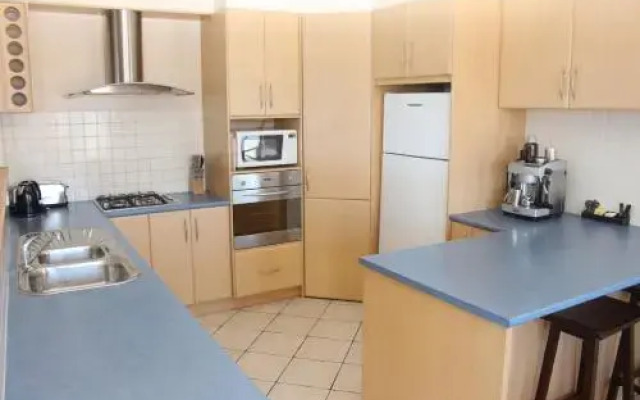 The Lighthouse - Beachfront Accommodation