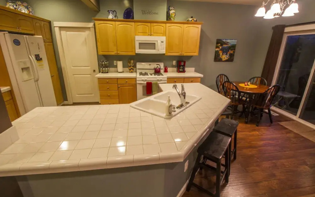 West Sail River Mt Vw 5Br 2.5B