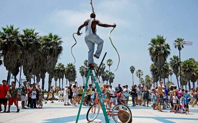 Santa Monica Beach Studio #E - 1 Block to Beach