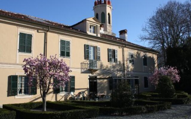 B&B Villa Cardellini - Dimora storica , Struttura di Charme, Oasi di Relax, Vicino alle Langhe