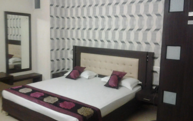 OYO 8627 Hotel Space