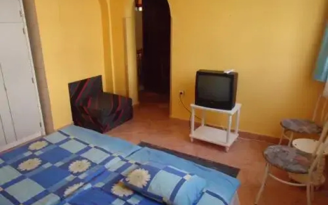 Holiday Apartmanház