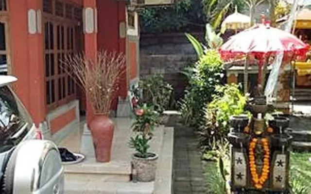 Hide Homestay Menjangan