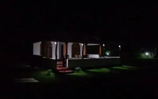 Lakeside eco Lodge