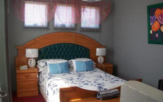 Tirzah's B&B and Self Catering