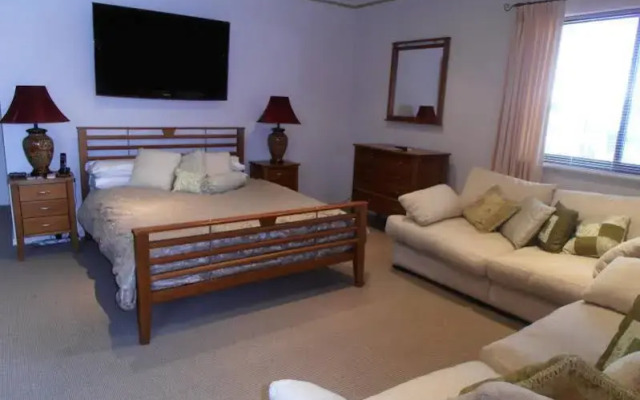 Perth's La Casa Rosa Bed and Breakfast