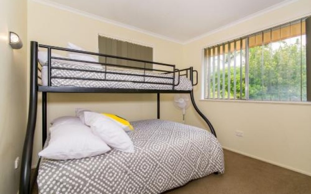 Short Stroll to Surf Beach - North Street, Woorim – Guest Rooms – Woorim