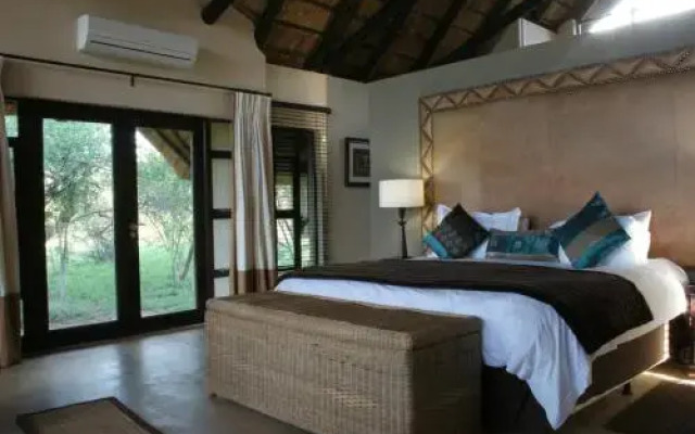 Buffalo Thorn Lodge