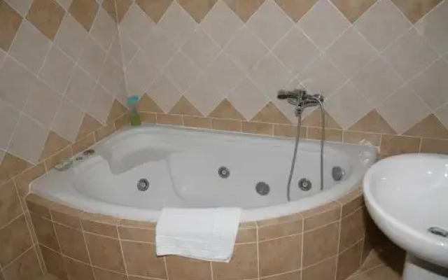 Elanthi Hostel