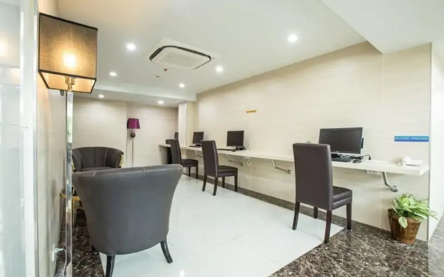 Golden Dragon Suvarnabhumi Hotel