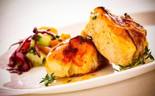 Premier Fort Cuisine - Full Board