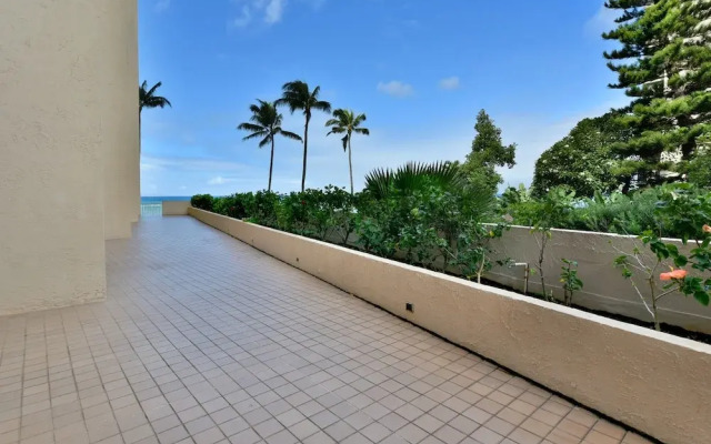 Royal Kahana 104 by RedAwning