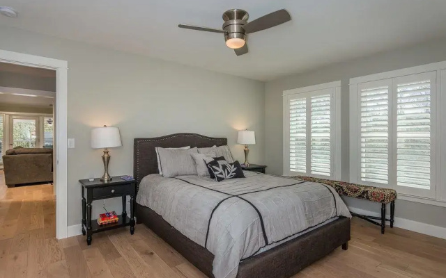 Greenwood 4 Br home by RedAwning