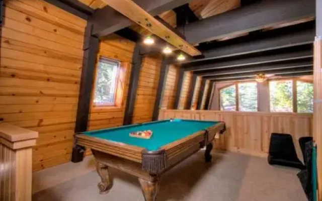 Pezzola Luxury Rental Cabin by RedAwning