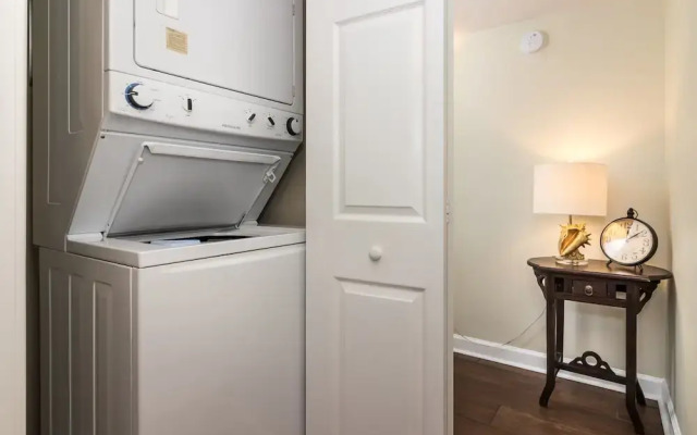 Pelican Isle 510 by RedAwning