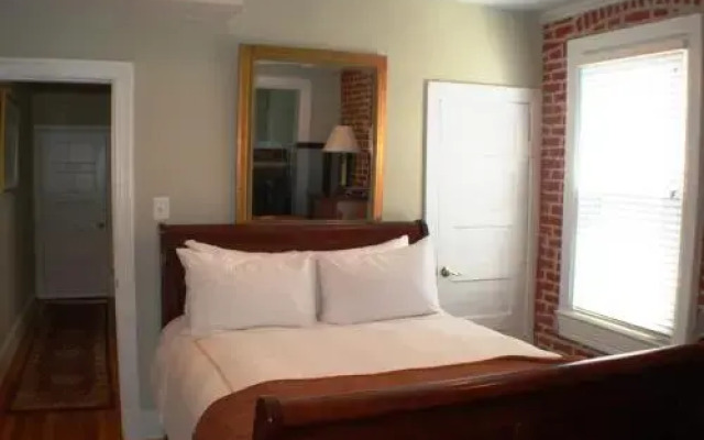 Large DUPLEX Home-Five Minutes to Columbia Heights Metro