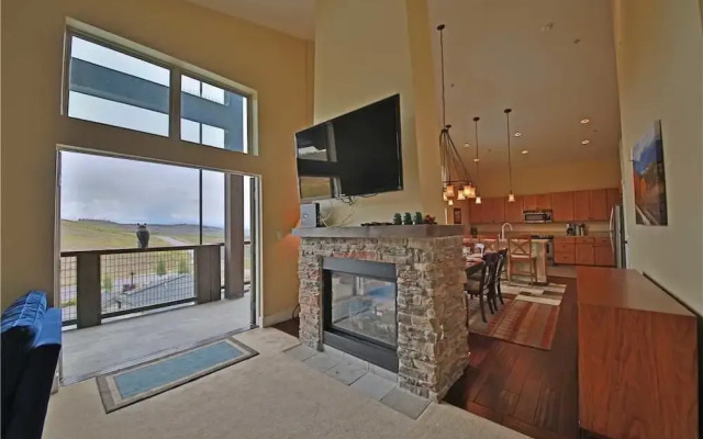 Base Camp One 416C Penthouse - 3 Br Condo