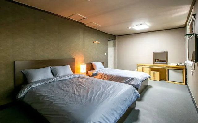 Seven Motel