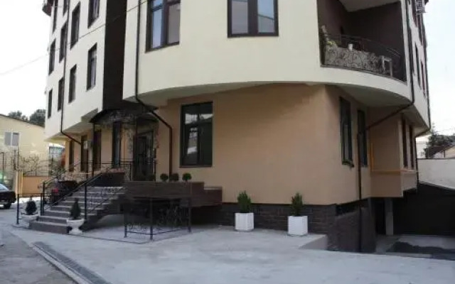 Na Demokraticheskoj Apartments