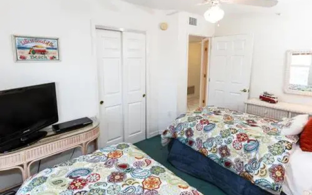 Islander 5009 by RedAwning