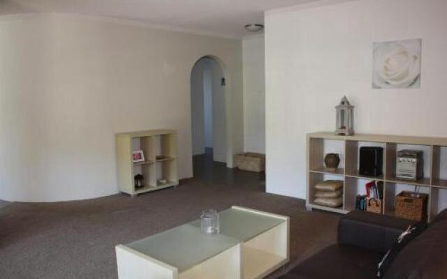 Close to Surf Beach, Surf Club, Hotel and Shops - Boyd St, Woorim – Guest Rooms – Woorim